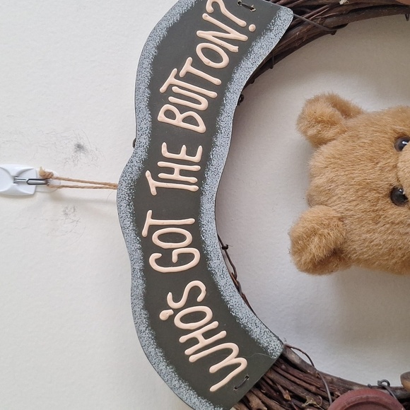 Teddy Bear Button Wreath Decor - Picture 4 of 7